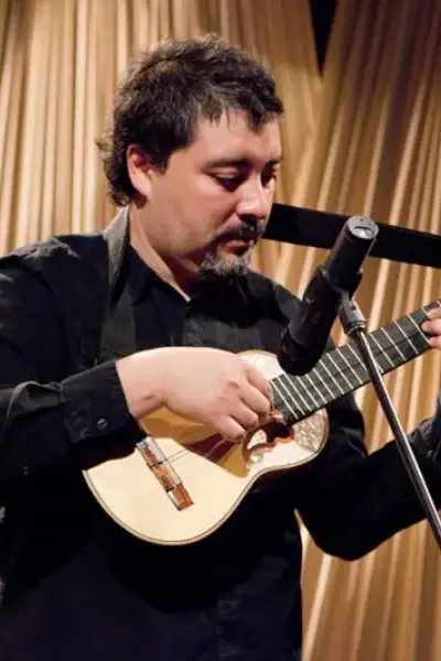 Claudio Rojas : charango, guitare, voix